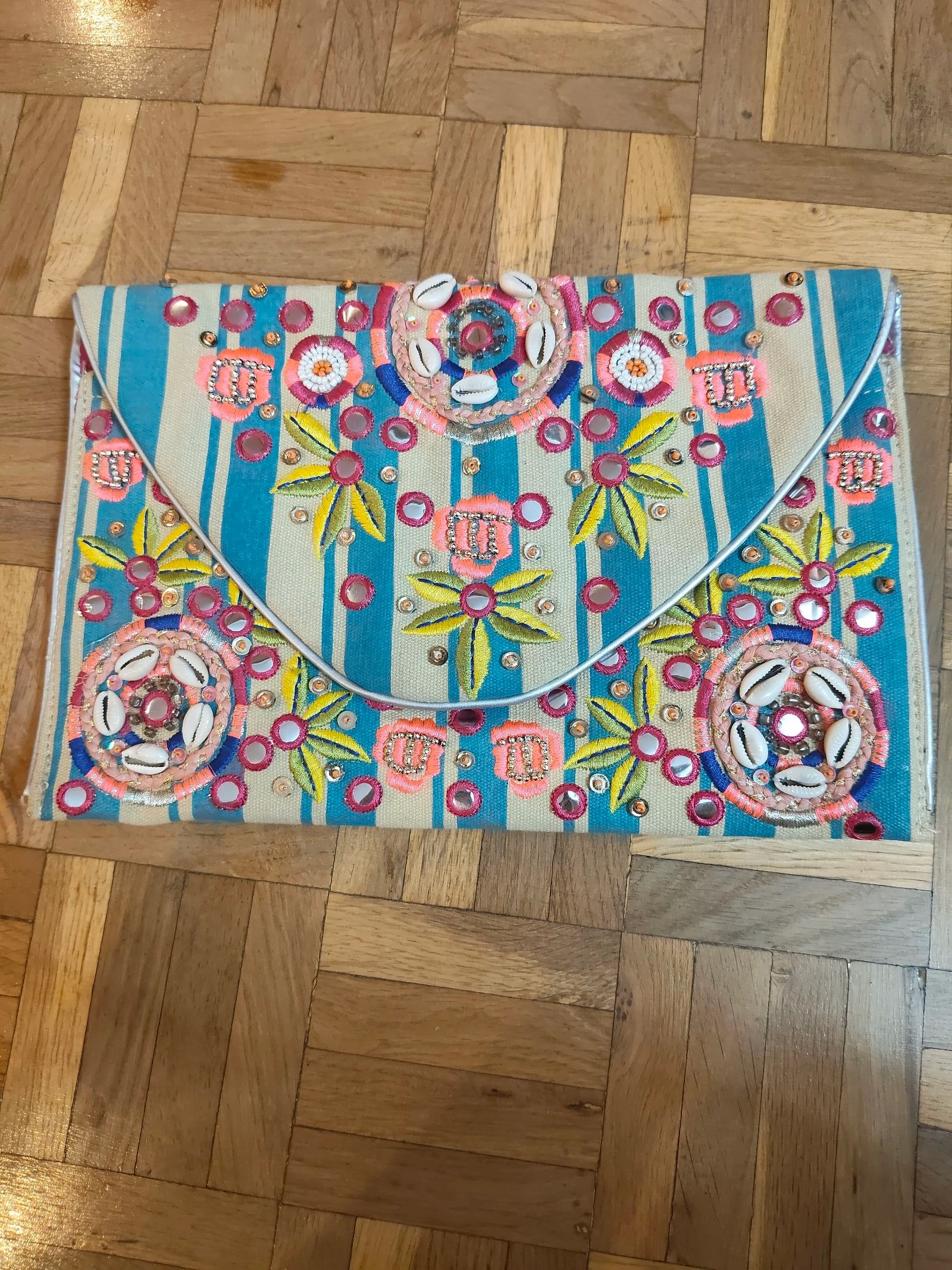 Misako-Bolso mujer forrado fucsia y estampado tropical rallas y cadena